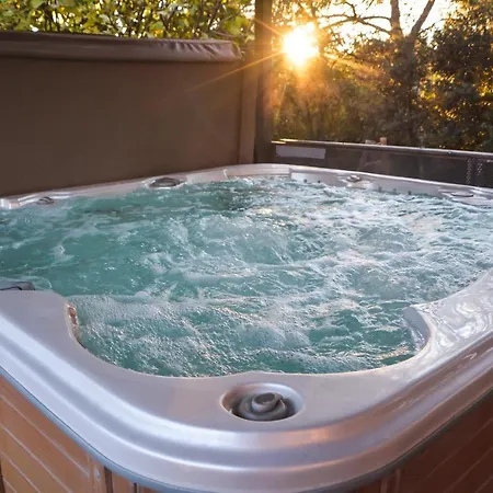 La yourte de Nîmes, sauna, spa , jacuzzi piscine et aire de jeux privatif Caveirac