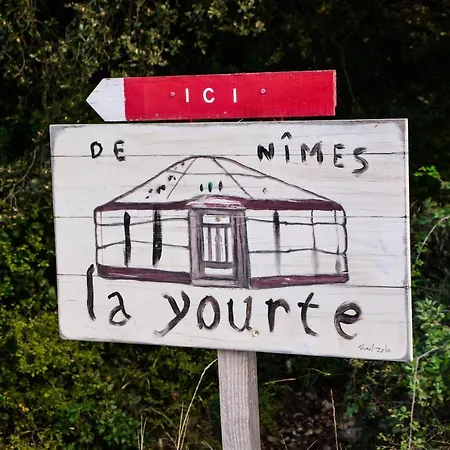 La yourte de Nîmes, sauna, spa , jacuzzi piscine et aire de jeux privatif Caveirac