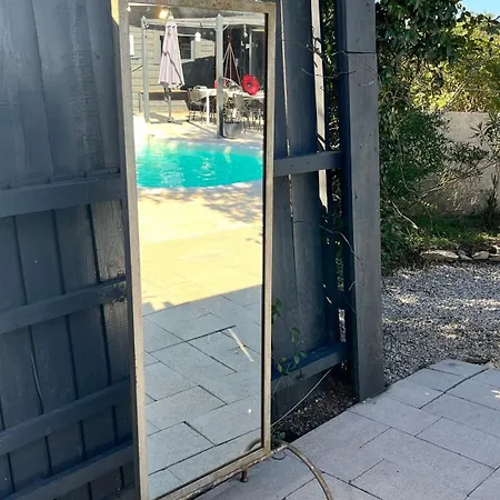 La yourte de Nîmes, sauna, spa , jacuzzi piscine et aire de jeux privatif 3*