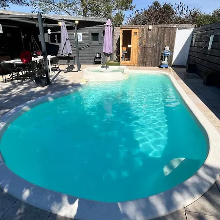 Maison d'hôtes La yourte de Nîmes, sauna, spa , jacuzzi piscine et aire de jeux privatif Caveirac