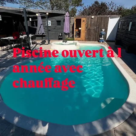 La Yourte De Nimes, , Piscine Bois 招待所 3*