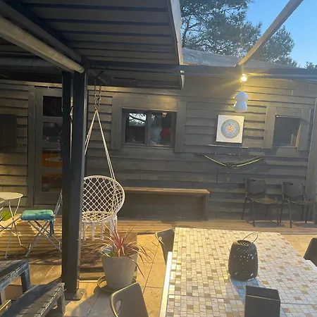 招待所 La Yourte De Nimes, , Piscine Bois 3*