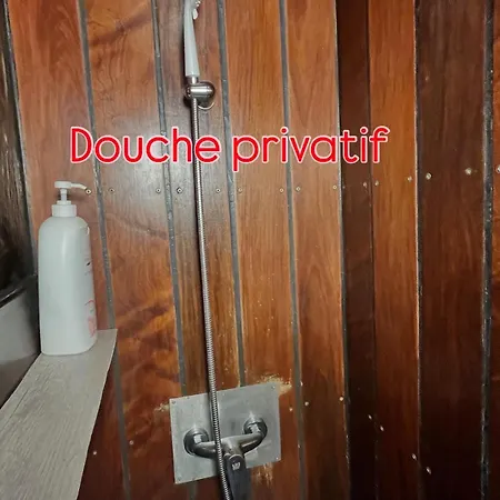 Maison d'hôtes La yourte de Nîmes, sauna, spa , jacuzzi piscine et aire de jeux privatif Caveirac
