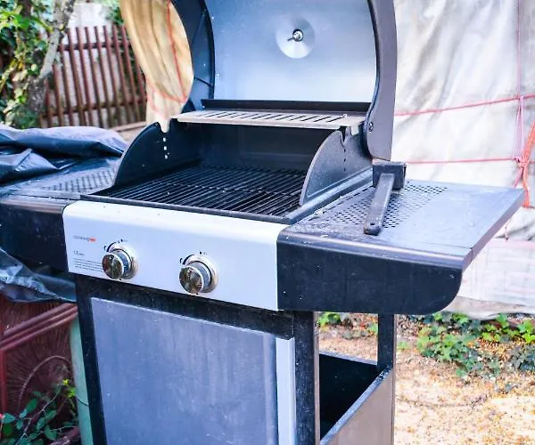 La Yourte De Nimes, Sauna, , Jacuzzi Piscine Et Aire De Jeux Privatif 게스트하우스 4*